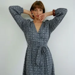 ONLY Robe cintrée col V ceinture à nouer imprimée fantaisie Femme BLEU FONCE Sale