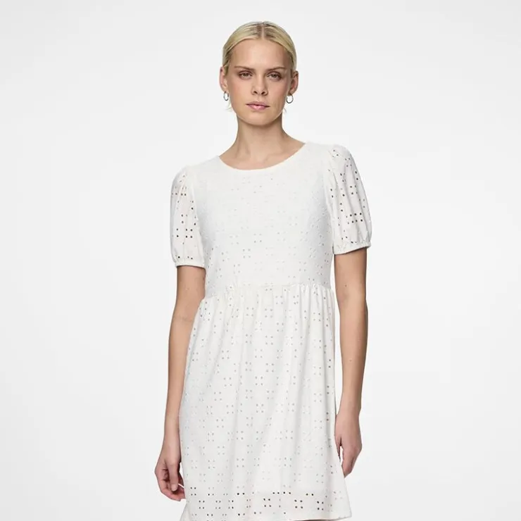 PIECES Robe manches courtes en broderie anglaise Femme BLANC Discount
